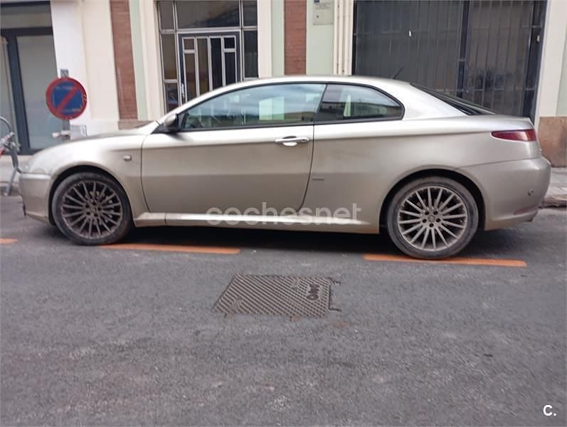 Beige Usado 2005 Alfa Romeo GT Distinctive Coupe | 4000 € (Precio justo) - Imagen 1/4