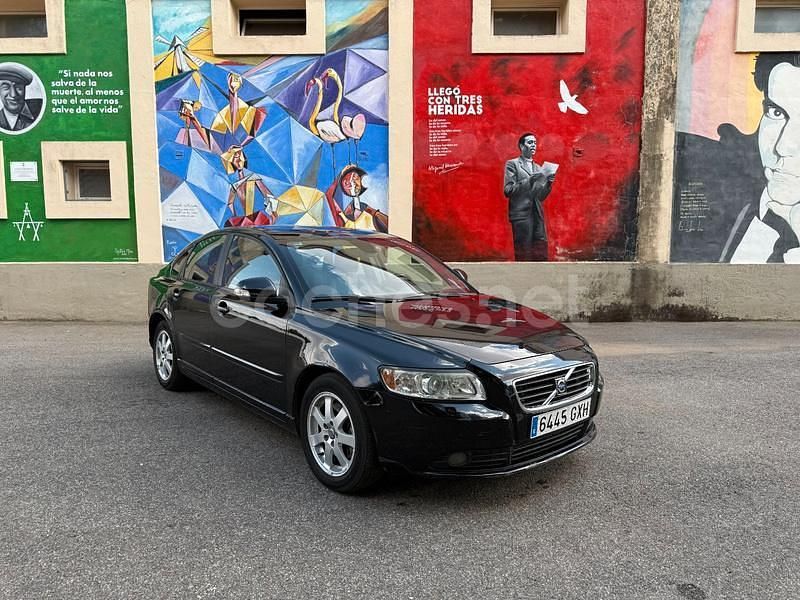 Negro Usado 2010 Volvo S40 Momentum Berlina | 3790 € (Buen precio) - Imagen 1/4