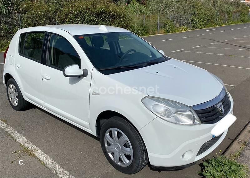 Usado Dacia Sandero Lauréate 75 CV (55 kW) 2011 Blanco Berlina
