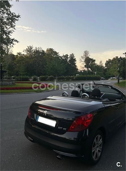 Negro Usado 2008 Peugeot 207 CC Descapotable | 3500 € (Precio justo) - Imagen 1/1