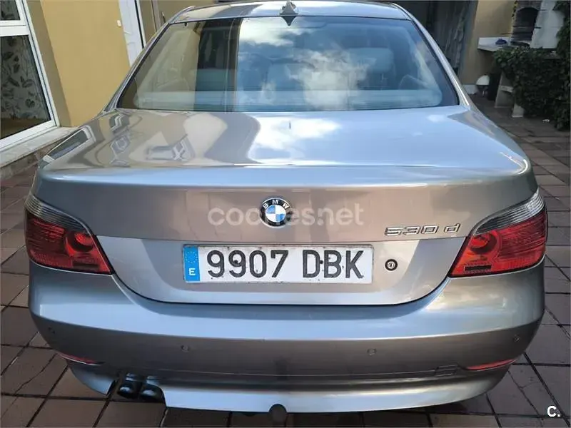 Usado BMW 530 193 CV (141 kW) 2004 Gris / plata Berlina