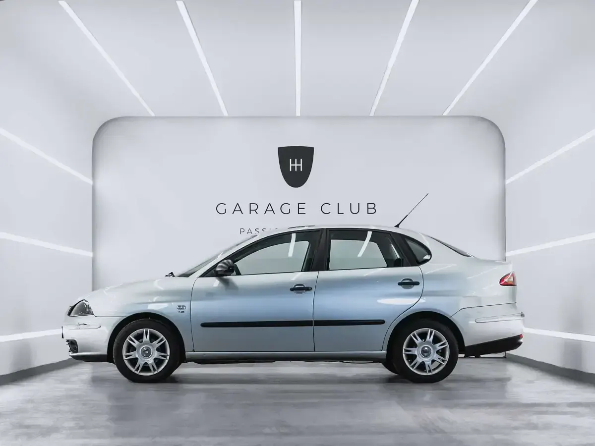 Begagnad Seat Cordoba Sport 101 HK (74 kW) 2007 Grå Sedan