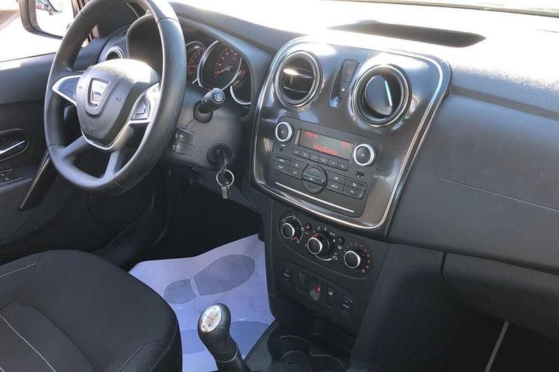 Usado Dacia Sandero Comfort 100 CV (73 kW) 2020 Blanco Berlina