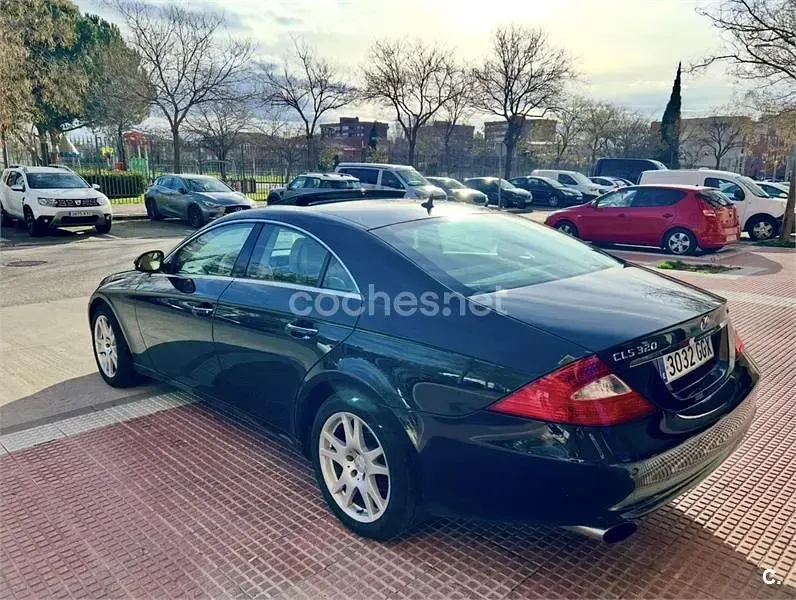 Usado Mercedes CLS320 224 CV (164 kW) 2008 Negro Coupe