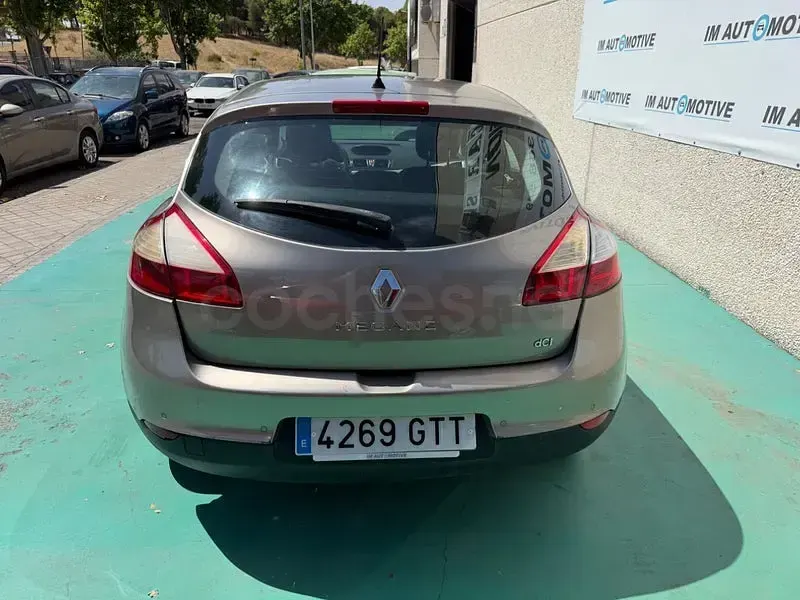 Usado Renault Mégane Dynamique 105 CV (77 kW) 2010 Beige Berlina