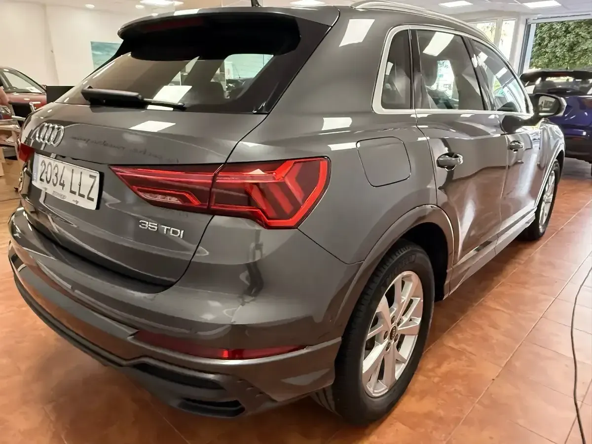 Usado Audi Q3 S-Line 150 CV (110 kW) 2020 Gris / plata SUV
