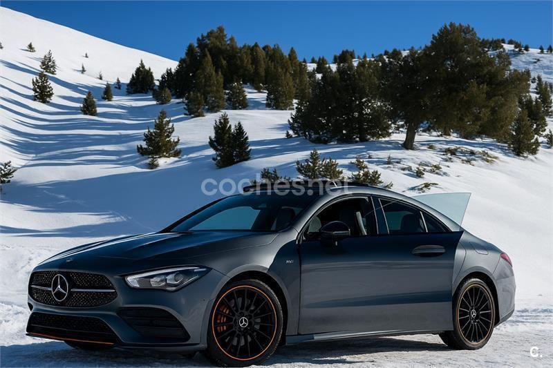 Gris / plata Usado 2021 Mercedes CLA200 Berlina | 33.900 € (Caro) - Imagen 1/2