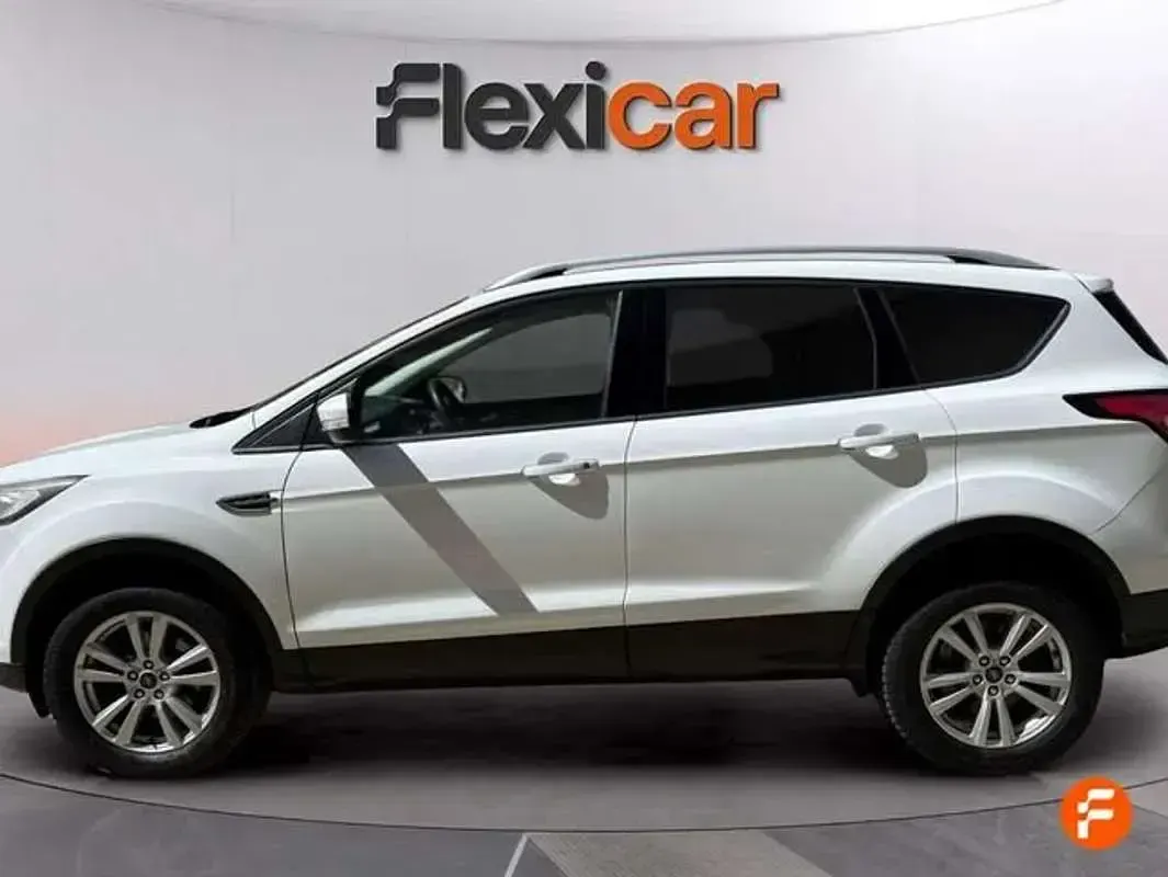 Usado Ford Kuga Trend+ 120 CV (88 kW) 2019 Blanco SUV