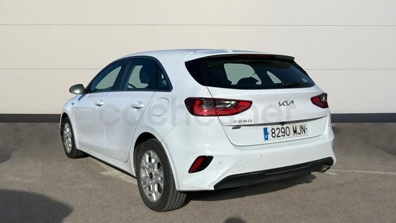 Usado Kia Ceed 136 CV (100 kW) 2023 Blanco Utilitario