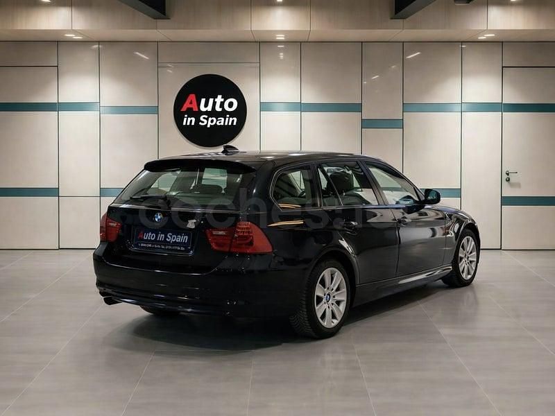 Usado BMW 318 143 CV (105 kW) 2011 Negro Familiar