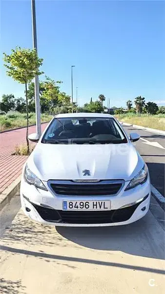 Usado Peugeot 308 Allure 125 CV (91 kW) 2014 Blanco Berlina