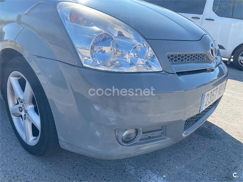Usado Toyota Corolla Verso Sport 177 CV (130 kW) 2007 Gris / plata Monovolumen