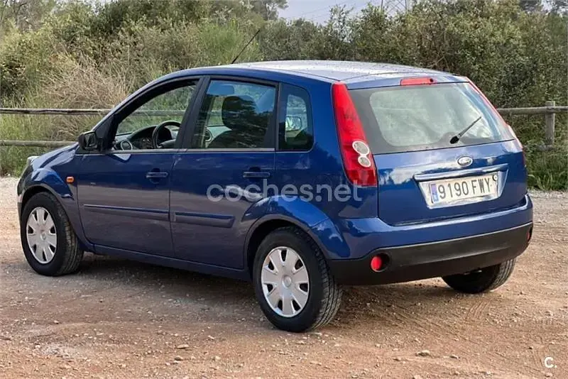 Usado Ford Fiesta Ambiente 70 CV (51 kW) 2007 Azul Utilitario