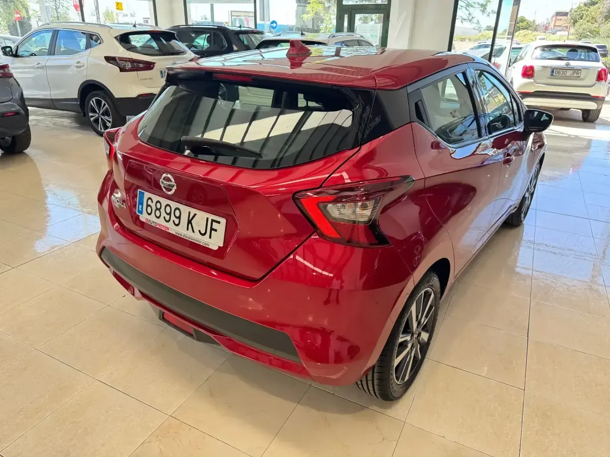 Usado Nissan Micra Acenta 73 CV (53 kW) 2018 Rojo Utilitario