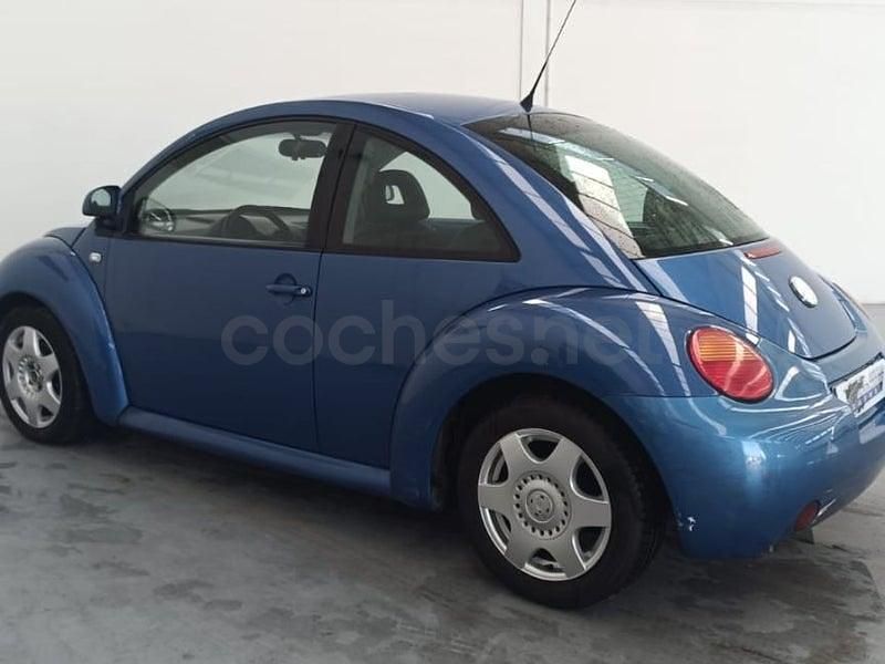 Usado VW New Beetle 90 CV (66 kW) 1999 Azul Utilitario