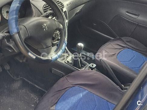 Usado Peugeot 206 70 CV (51 kW) 2003 Azul Berlina