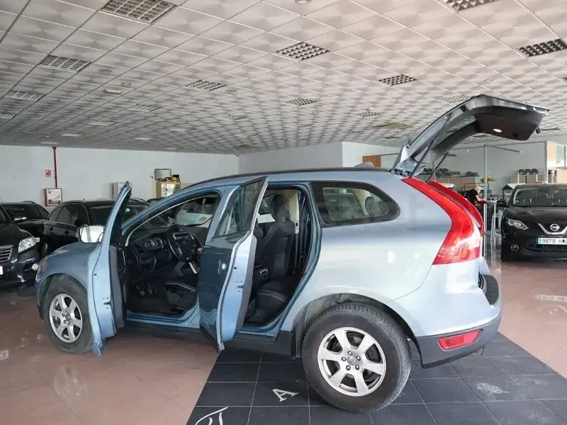 Käytetty Volvo XC60 Summum 205 HP (150 kW) 2010 Sininen Katumaasturi