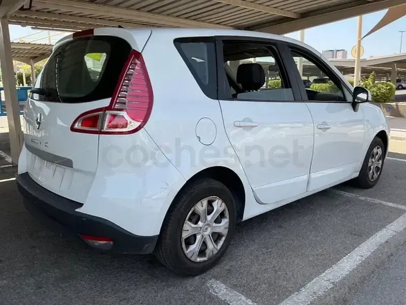 Usado Renault Scénic III 110 CV (80 kW) 2010 Blanco Monovolumen