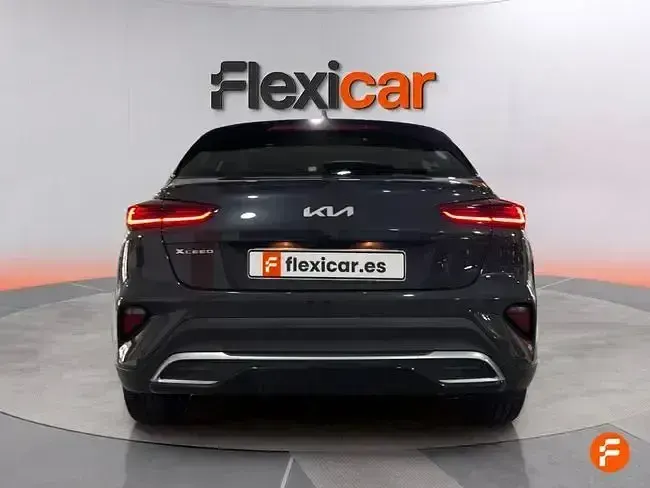 Usado Kia XCeed 100 CV (73 kW) 2024 Gris SUV