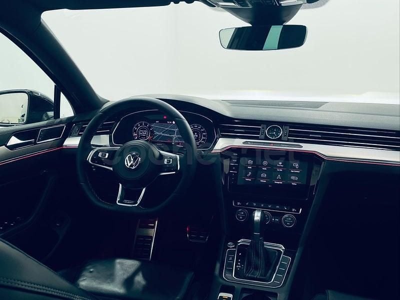 Usado VW Passat Sportline 180 CV (132 kW) 2018 Negro Berlina