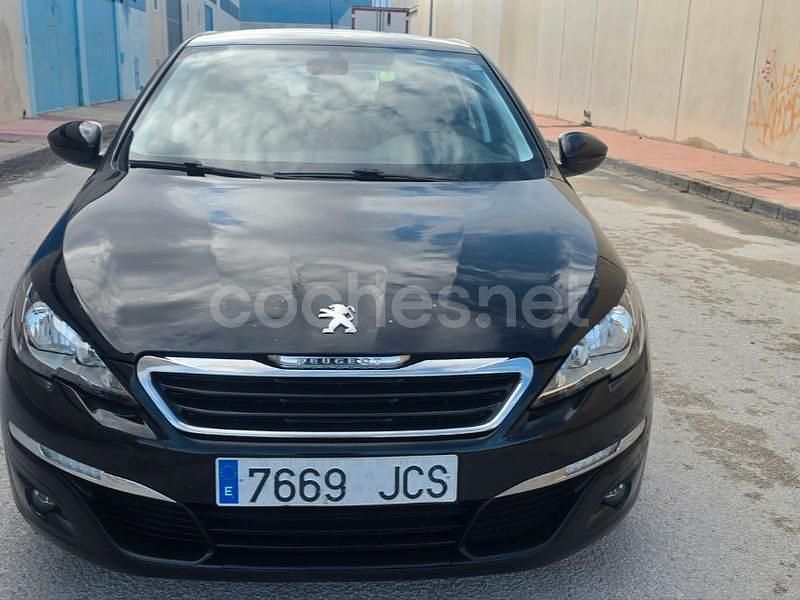 Usado Peugeot 308 Allure 120 CV (88 kW) 2015 Negro Berlina