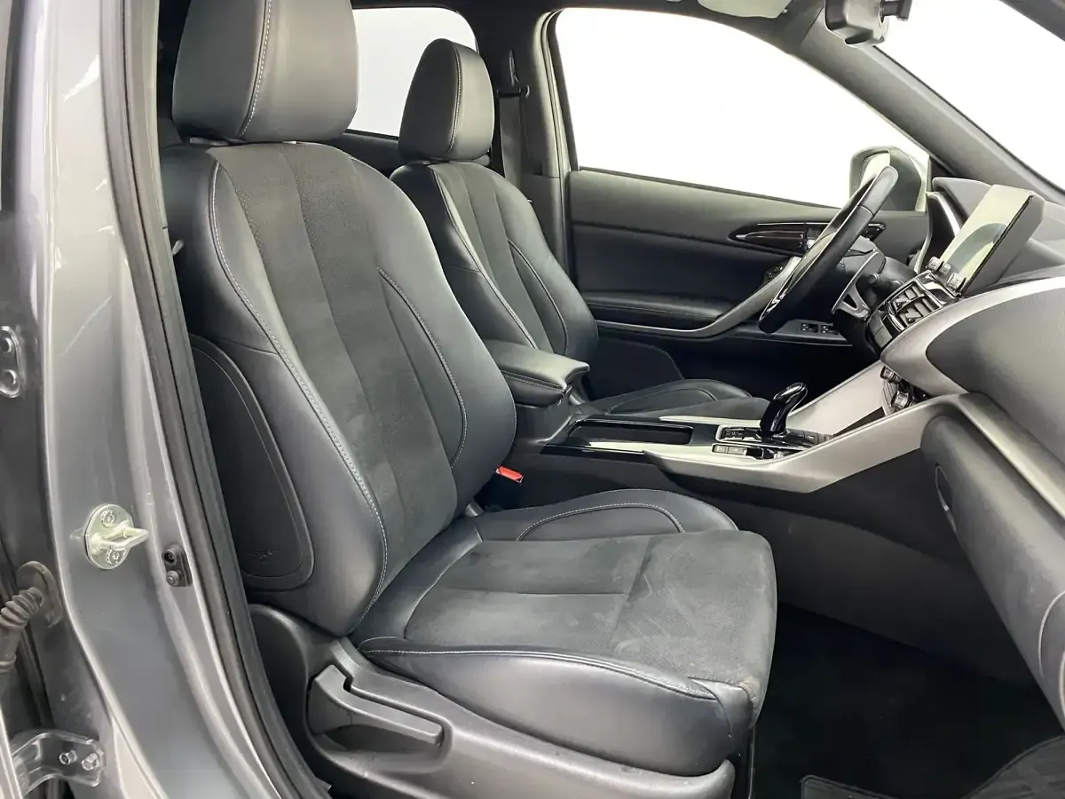 Usado Mitsubishi Eclipse Cross 188 CV (138 kW) 2022 Gris SUV