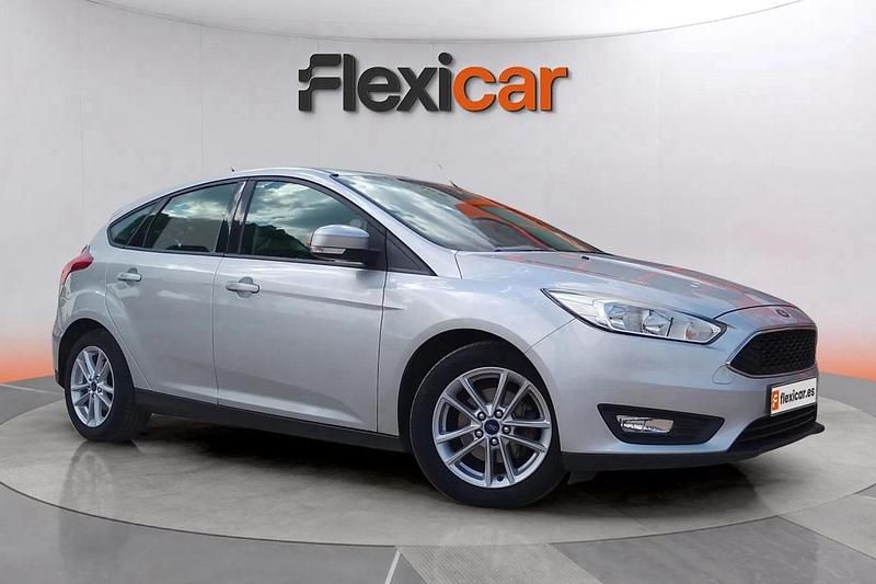 Gris Usado 2017 Ford Focus Trend Utilitario | 10.360 € (Precio justo) - Imagen 1/4