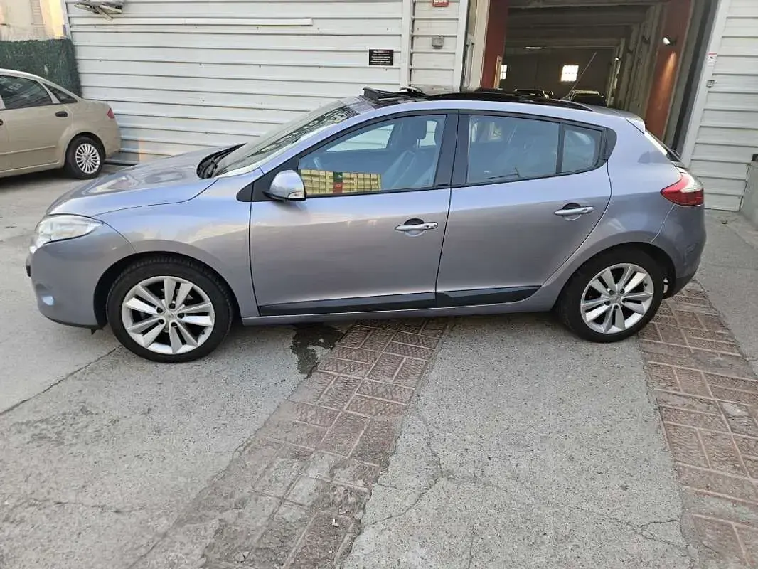Usado Renault Mégane III Dynamique 131 CV (96 kW) 2008 Gris Utilitario