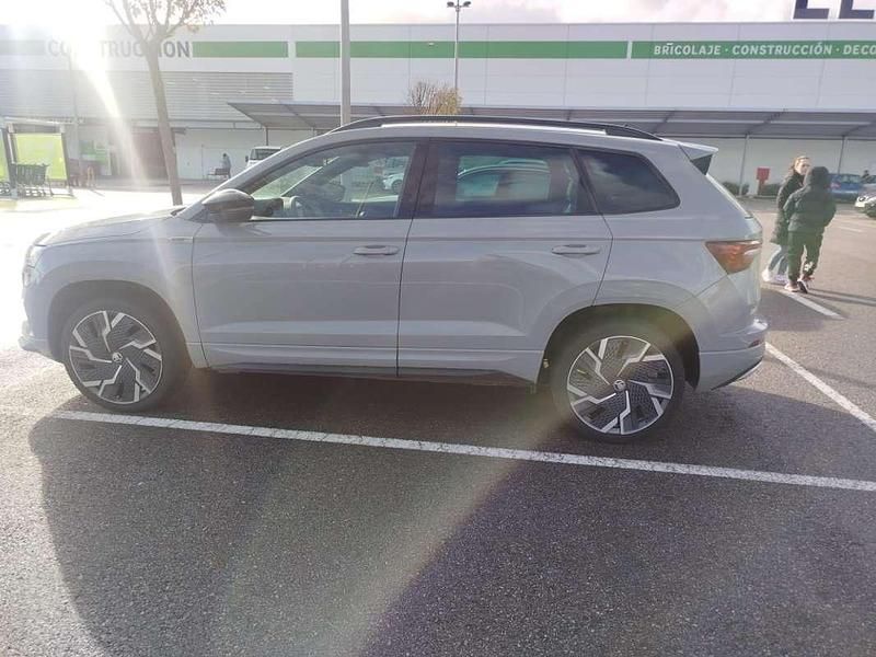 Usado Skoda Karoq SportLine 150 CV (110 kW) 2023 Gris SUV
