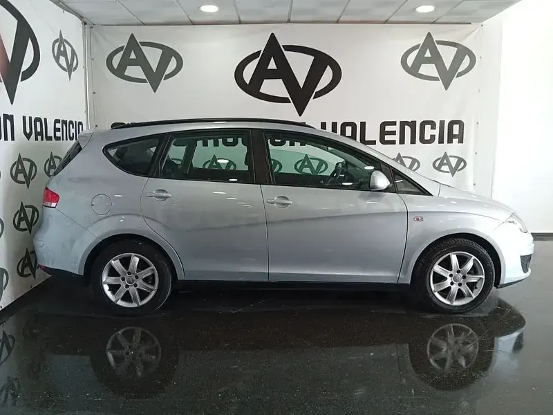 Usado Seat Altea XL Style 105 CV (77 kW) 2011 Gris / plata Monovolumen