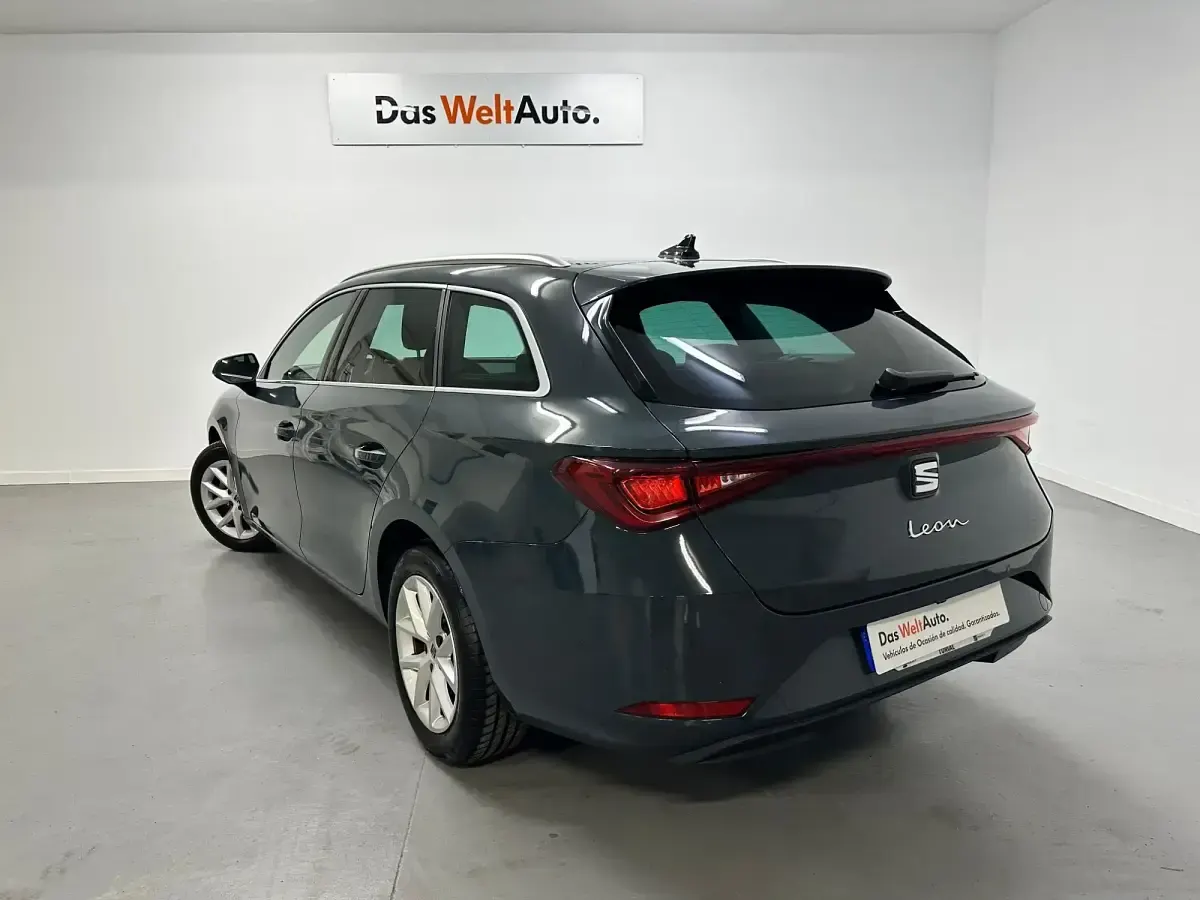Usado Seat Leon Style 116 CV (85 kW) 2025 Azul Familiar