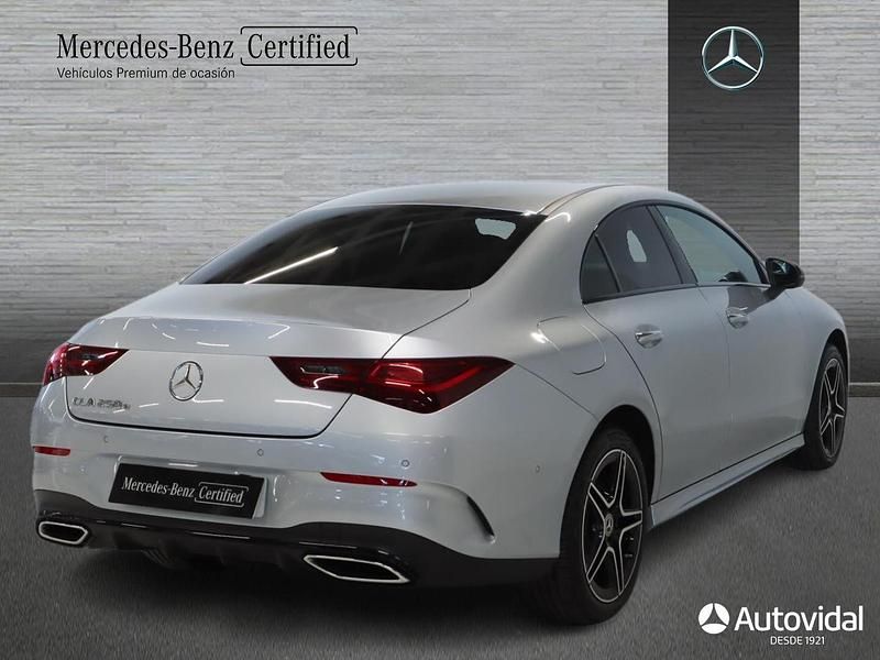 Usado Mercedes CLA250e AMG line 218 CV (160 kW) 2024 Plata hightech Coupe