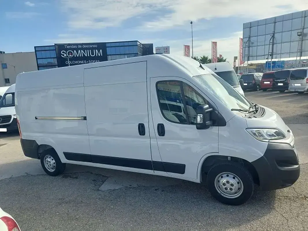Usado Citroën Jumper 140 CV (102 kW) 2023 Blanco Monovolumen