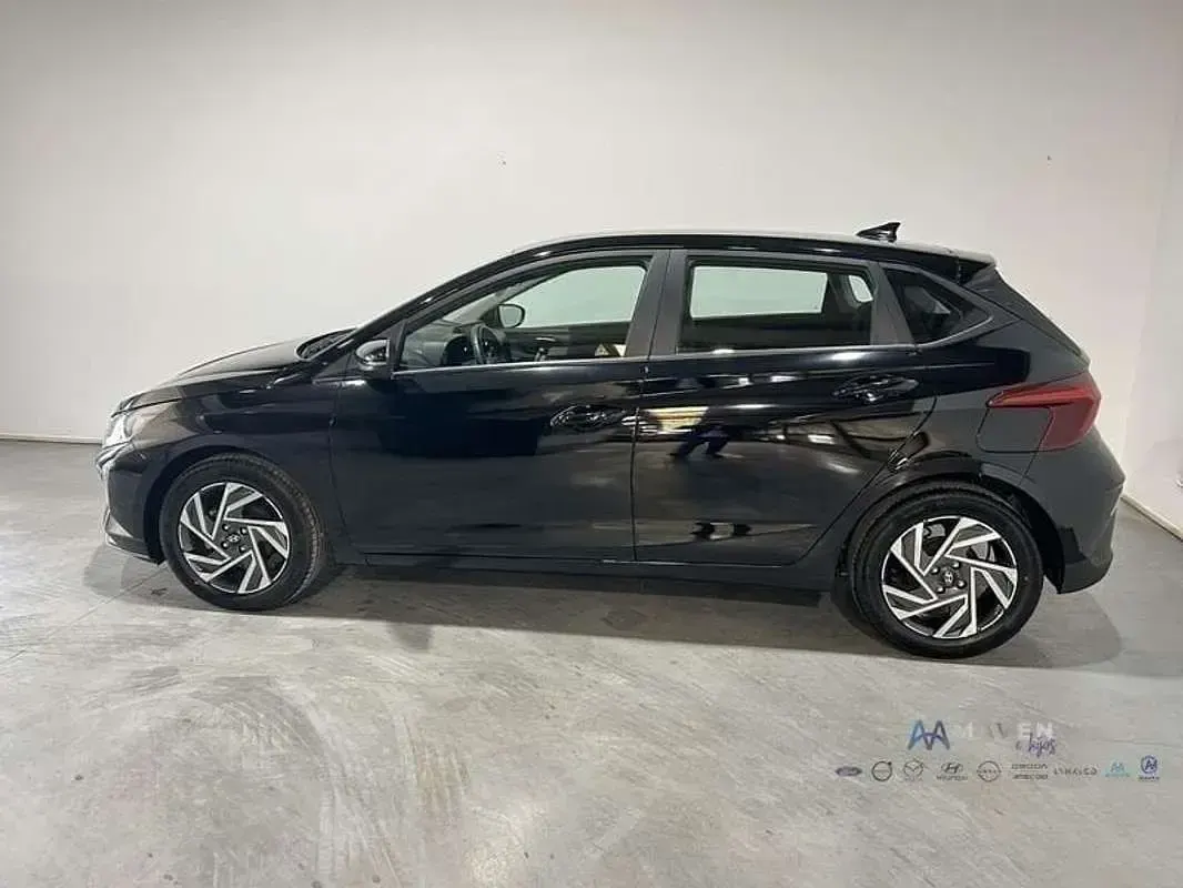 Begagnad Hyundai i20 84 HK (61 kW) 2024 Svart Halvkombi
