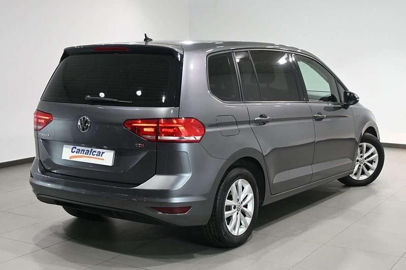 Usado VW Touran Edition 116 CV (85 kW) 2017 Gris Monovolumen