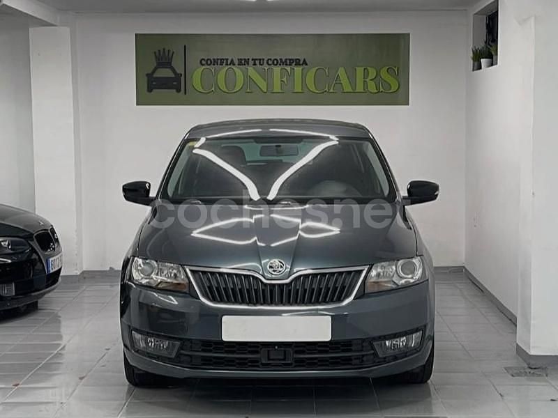 Usado Skoda Rapid Style 90 CV (66 kW) 2017 Gris / plata Berlina