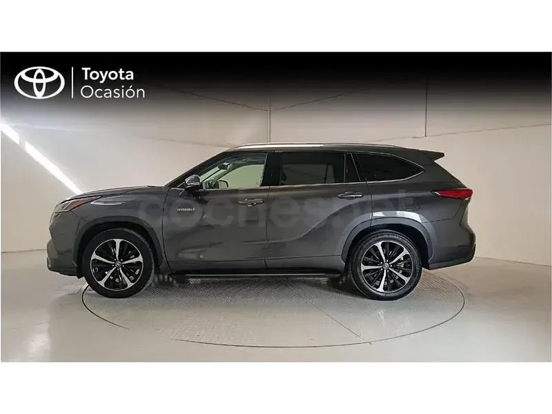 Usado Toyota Highlander Luxury 246 CV (180 kW) 2021 Gris / plata SUV