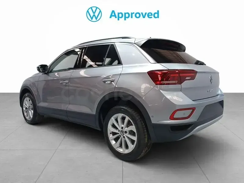 Usado VW T-Roc 150 CV (110 kW) 2026 Gris / plata SUV
