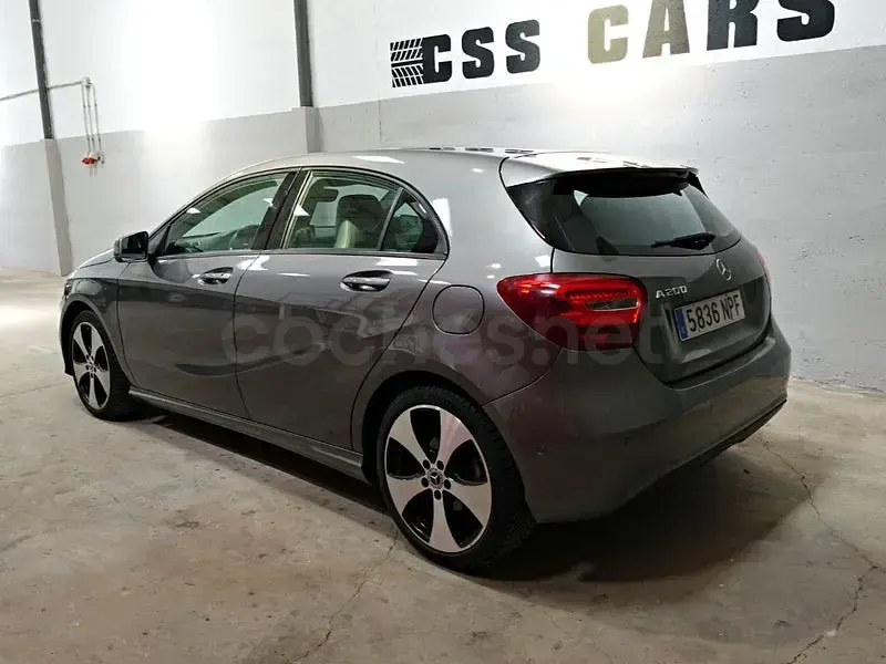 Usado Mercedes A200 156 CV (114 kW) 2017 Gris / plata Utilitario