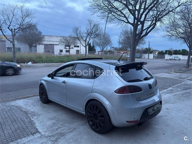 Usado Seat Leon Sport 140 CV (102 kW) 2007 Gris / plata Utilitario