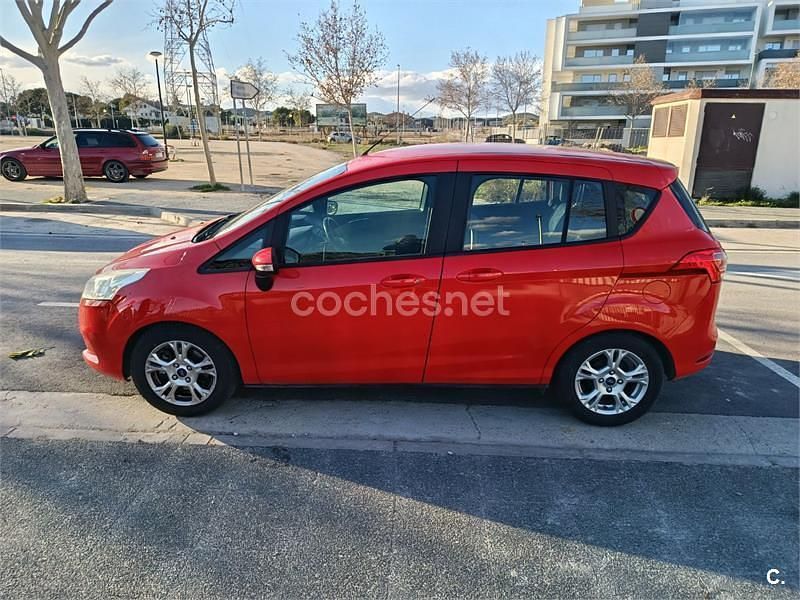 Usado Ford B-MAX Trend 100 CV (73 kW) 2015 Rojo Monovolumen