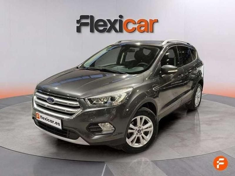Usado Ford Kuga Trend+ 120 CV (88 kW) 2018 Gris SUV