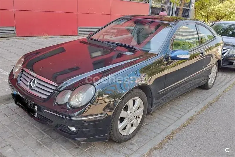 Usado Mercedes C220 143 CV (105 kW) 2004 Negro Berlina
