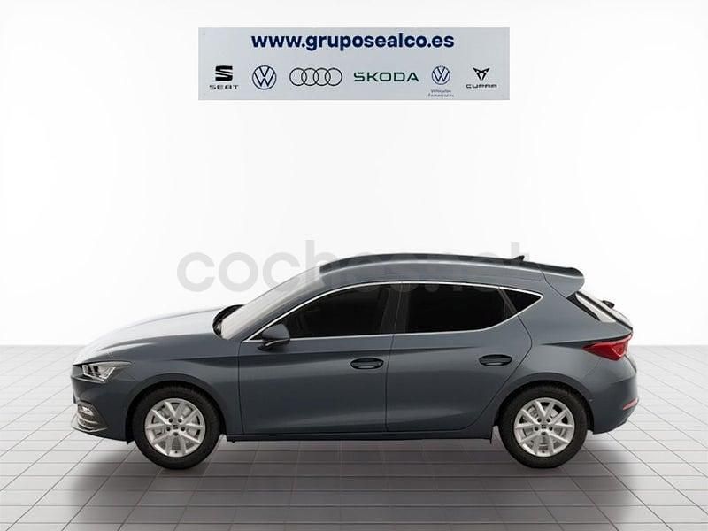 Usado Seat Leon Style 116 CV (85 kW) 2025 Gris / plata Berlina