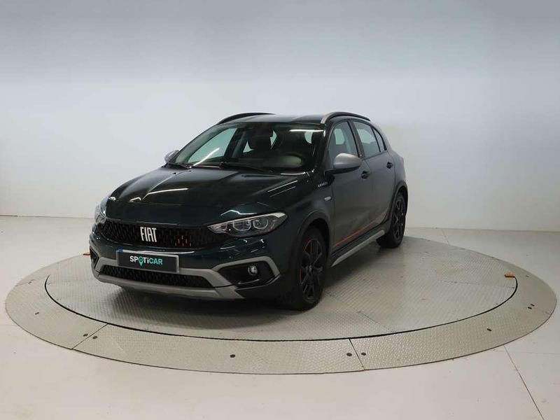 Verde Usado 2022 Fiat Tipo Garmin SUV | 15.105 € (Precio justo) - Imagen 1/4