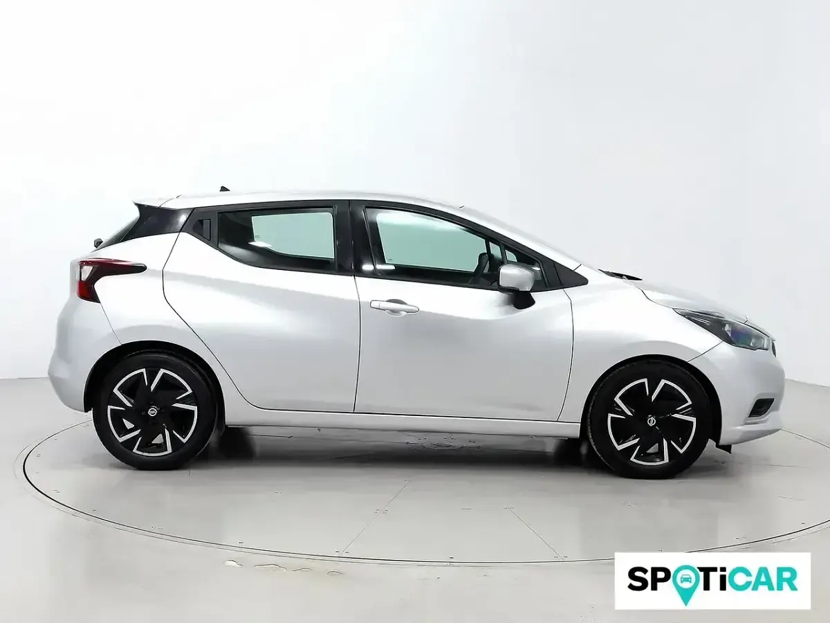Usado Nissan Micra Acenta 92 CV (67 kW) 2022 Gris Utilitario