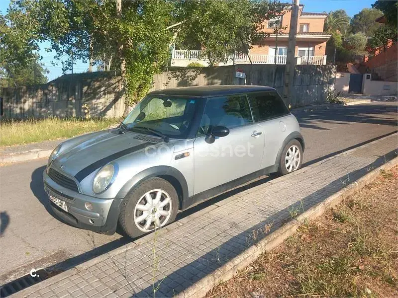 Usado Mini ONE 90 CV (66 kW) 2002 Gris / plata Utilitario