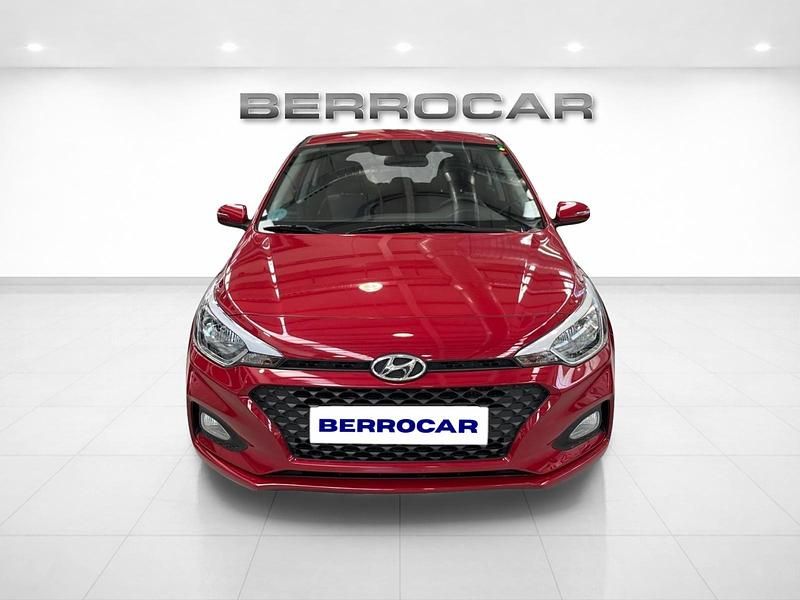 Usado Hyundai i20 100 CV (73 kW) 2020 Rojo Utilitario