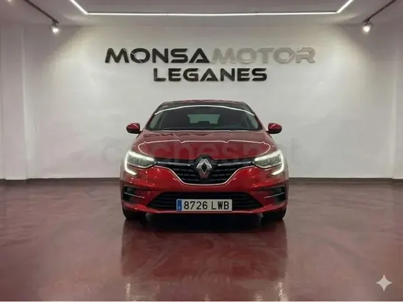Usado Renault Mégane IV Zen 140 CV (102 kW) 2022 Rojo Berlina