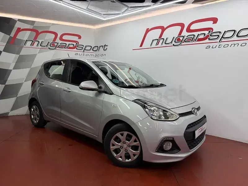 Usado Hyundai i10 66 CV (48 kW) 2015 Gris / plata Utilitario